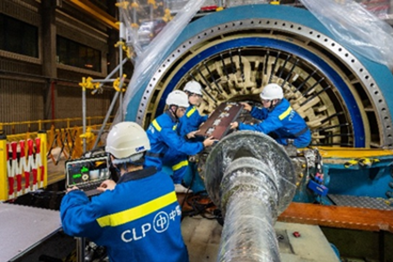 CLP Power engineers test the application of the “Generator Inspection Robot” at the Black Point Power Station