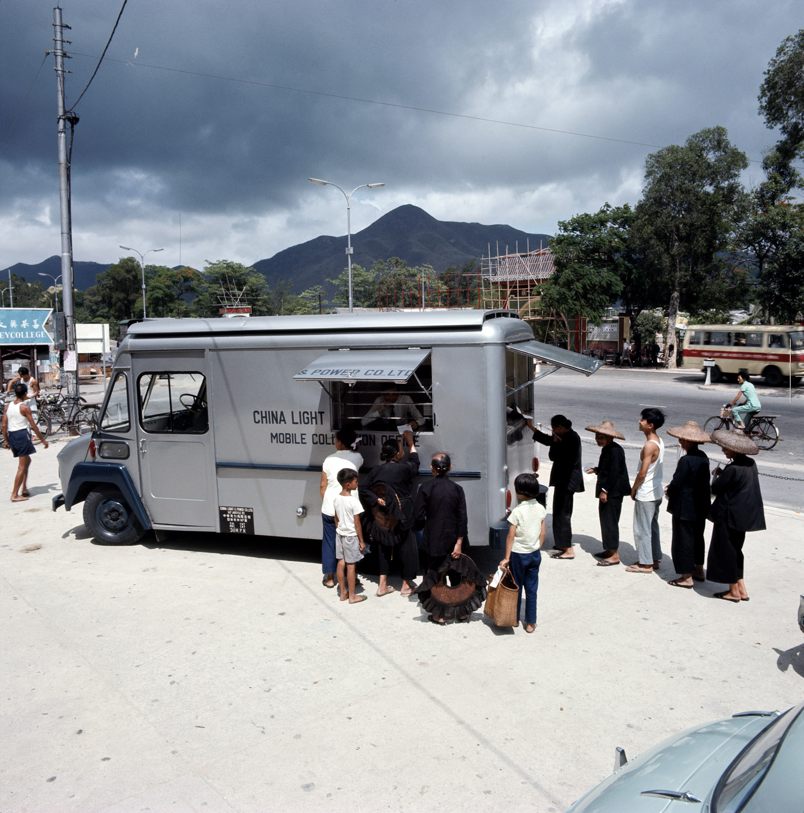 Villagers paying electricity bills in Yuen Long (1971)