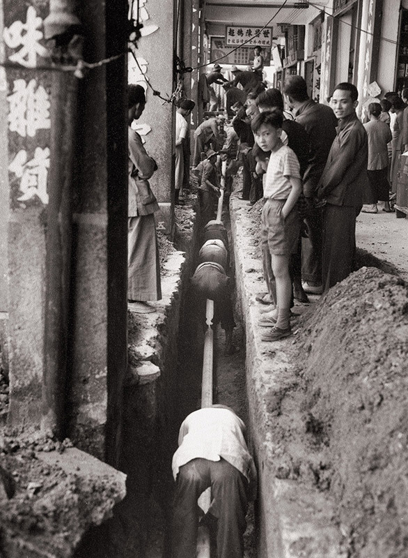 Cable laying in Sham Shui Po (1955)