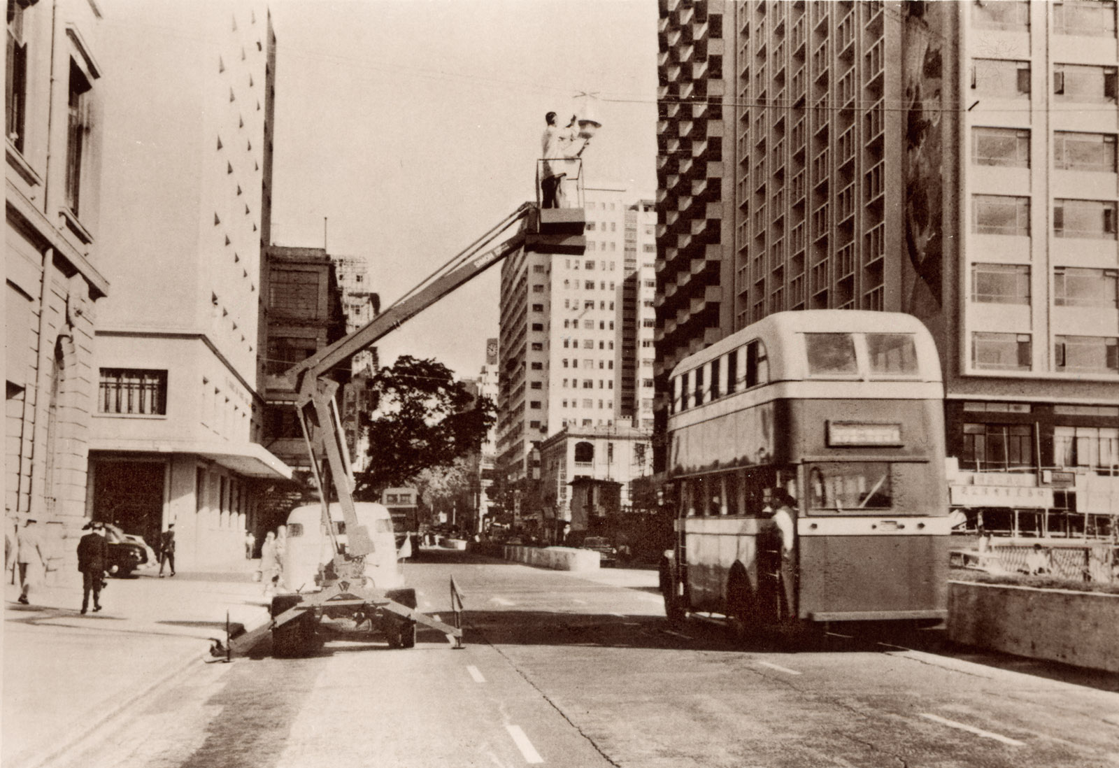 Street light maintenance on Nathan Road (1960s)